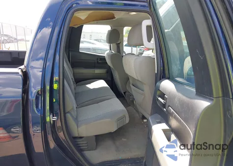 2010 Toyota Tundra Grade 5.7L V8 z USA, uszkodzony, nr VIN 5TFUW5F18AX144529